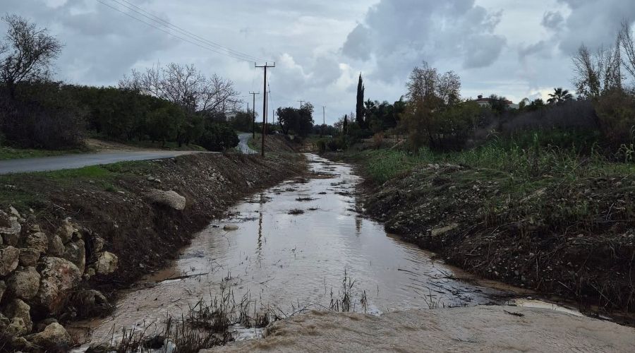 Χαρά Θεού το τρεχούμενο νερό στα ποτάμια ωστόσο η ροή στα φράγματα παραμένει περιορισμένη (Φωτογραφία: Καιρόφιλοι Κύπρου)