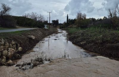 Χαρά Θεού το τρεχούμενο νερό στα ποτάμια ωστόσο η ροή στα φράγματα παραμένει περιορισμένη (Φωτογραφία: Καιρόφιλοι Κύπρου)