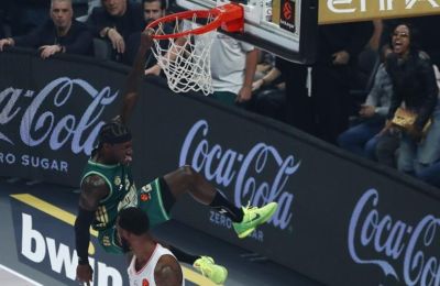 Αδιανόητη επιστροφή του Παναθηναϊκού στο ντέρμπι από το -15