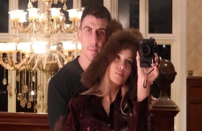 Ρομαντικό ξεκίνημα για το 2026 στις Γαλλικές Άλπεις για το ζευγάρι