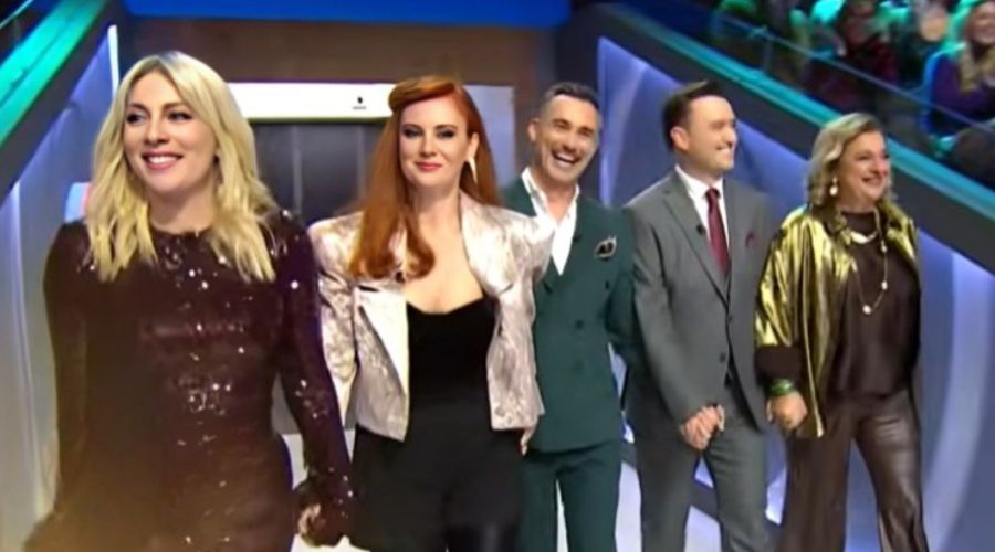 Γιατί είκοσι χρόνια μετά η παρέα του Παρά Πέντε παραμένει η πιο αγαπημένη παρέα που πέρασε από την ελληνική τηλεόραση;