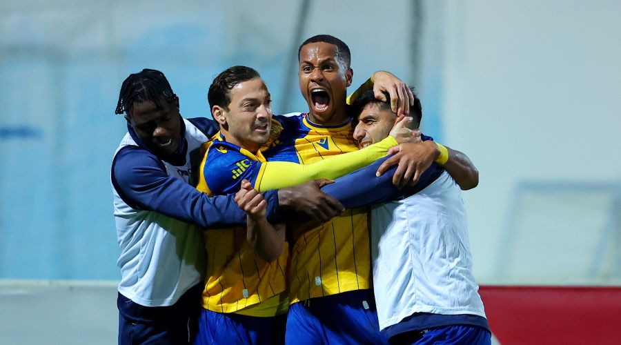 Ήρθε ο Σάβο με τα... δώρα για την ΑΕΛ (vid)