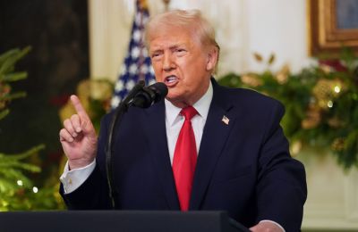 Το τελευταίο διάστημα τα social media έχουν κατακλυστεί από ισχυρισμούς και βίντεο που δείχνουν έναν Μαδούρο «να παίρνει αυτό που έδωσε» ή «να δίνει σόου»