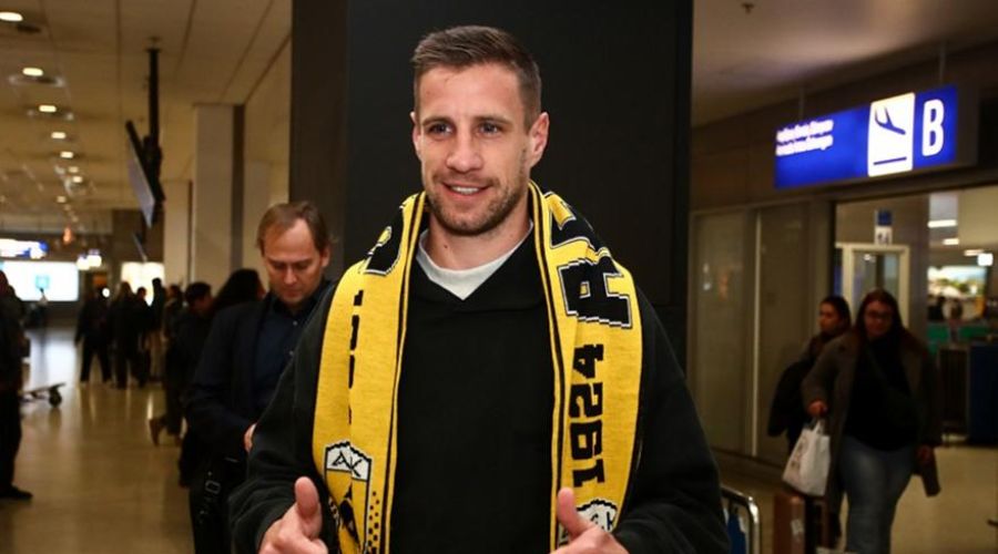 Τελειώνει με Βάργκα και προχωράει για χαφ η ΑΕΚ