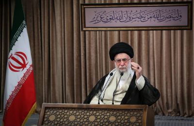 Ο Χαμενεΐ διατηρεί στενές σχέσεις με τη Ρωσία και εκφράζει θαυμασμό για τον Βλαντίμιρ Πούτιν