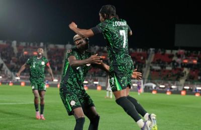 Πρόκριση για Ουζόχο - Στο αεροπλάνο ο Λάνγκα