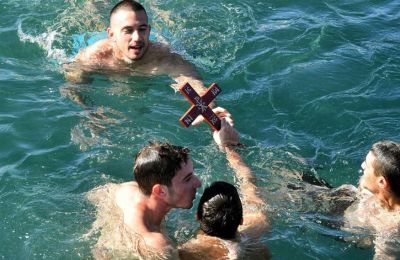 Τι συμβολίζουν και τι γιορτάζουμε τα Θεοφάνεια