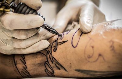 Τατουάζ: Μπορεί το μελάνι να συνδέεται με καρκίνο; 