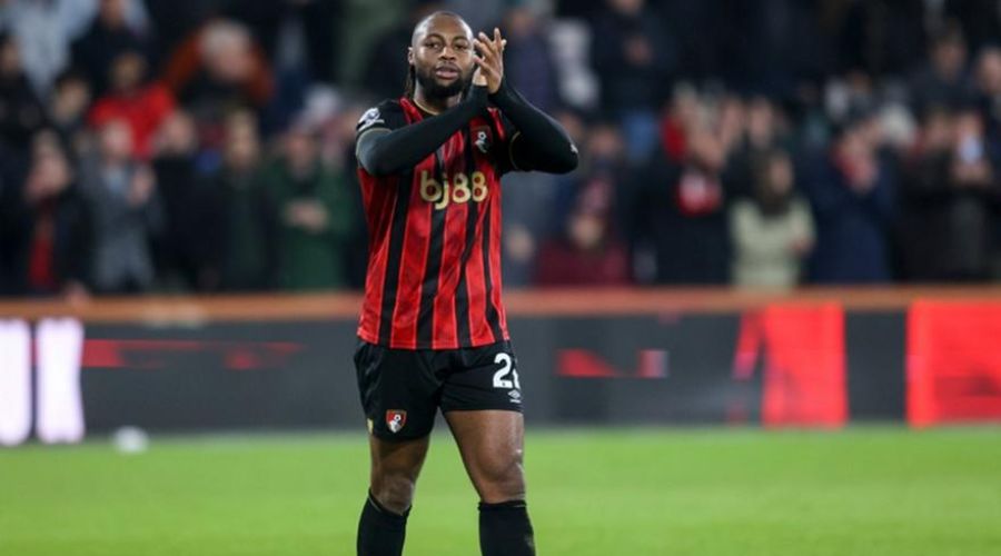 Έφτασε στο Μάντσεστερ ο Σεμένιο