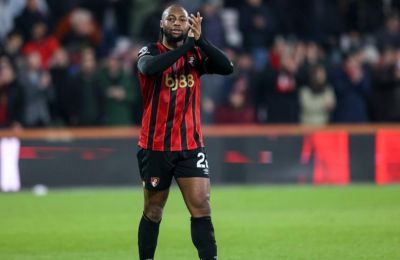 Έφτασε στο Μάντσεστερ ο Σεμένιο