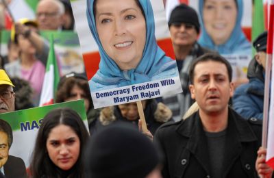 Η εξόριστη Μαριάμ Ρατζαβί δεν είναι η πιο αγαπητή επιλογή για το Ιράν αλλά η πιο οργανωμένη