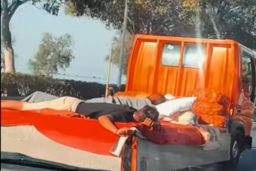 Κοιμούνταν σε ανοικτή καρότσα εν κινήσει μικρού φορτηγού στη Λεμεσό