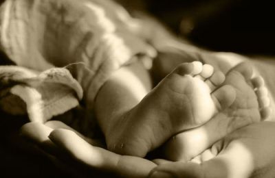 Καταγγέλλει ότι έσπασε το πόδι της το παιδί της σε νηπιαγωγείο