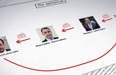 Όπως είμαστε σε θέση να γνωρίζουμε, η κυβέρνηση θεωρούσε αρχικά ότι θα μπορούσε να διαχειριστεί την κατάσταση στο εσωτερικό, χωρίς παραιτήσεις