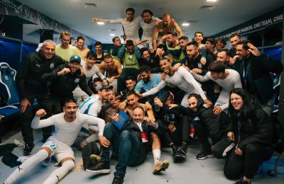 Στα αποδυτήρια μετά την πρόκριση 