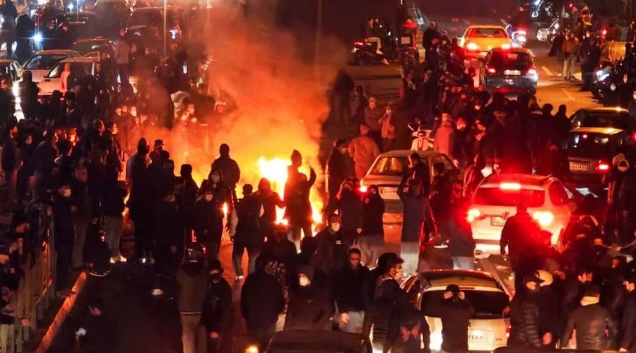 Τραμπ: «Το καθεστώς του Ιράν μπορεί να καταρρεύσει»