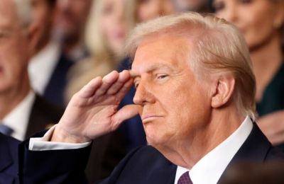 «Κανείς δεν με έπεισε. Πείστηκα από μόνος μου», απάντησε επίσης ο Ντόναλντ Τραμπ σε ερώτηση εάν αραβικές χώρες και το Ισραήλ τον απέτρεψαν να ζητήσει πλήγματα κατά του Ιράν