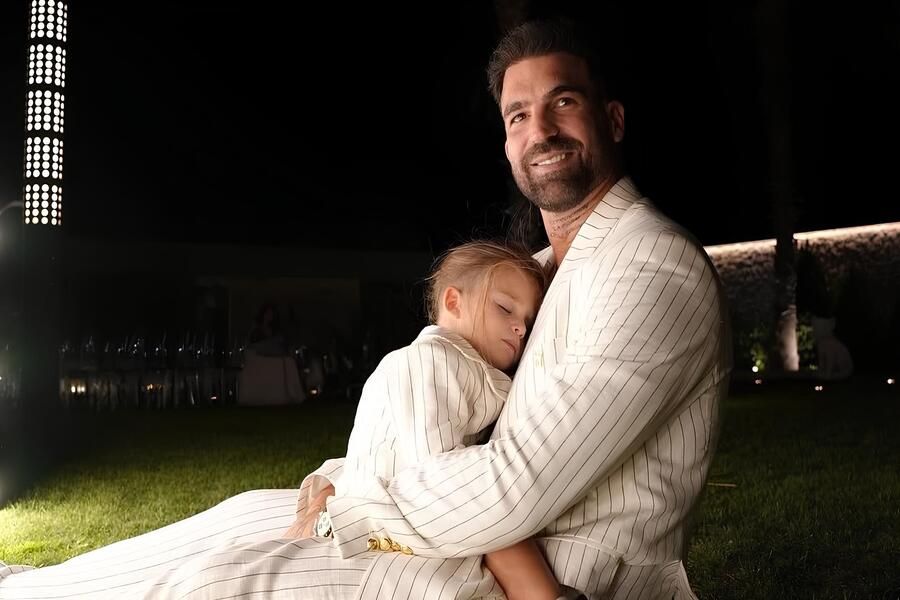 &Delta;&eta;&mu;ή&tau;&rho;&eta;&sigmaf; &Alpha;&lambda;&epsilon;&xi;ά&nu;&delta;&rho;&omicron;&upsilon;: &Eta; ό&lambda;&omicron; &nu;ό&eta;&mu;&alpha; &alpha;&nu;ά&rho;&tau;&eta;&sigma;&eta; &mu;&epsilon;&tau;ά &tau;&omicron;&nu; &sigma;ά&lambda;&omicron; &mu;&epsilon; &tau;&eta;&nu; &Tau;&omicron;ύ&nu;&eta;