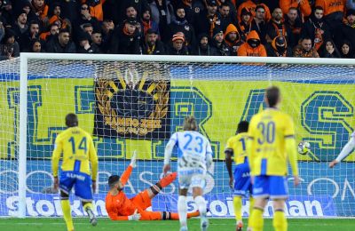 Δυο κόκκινες, δυο πέναλτι, τρία γκολ, ένα δοκάρι (vid)