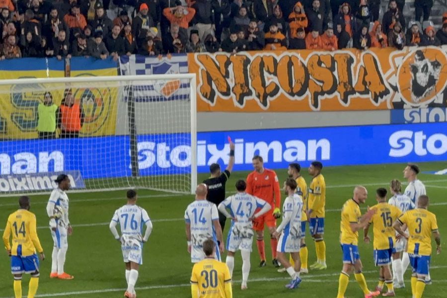 Κίτρινη, on field review… κόκκινη (vid)