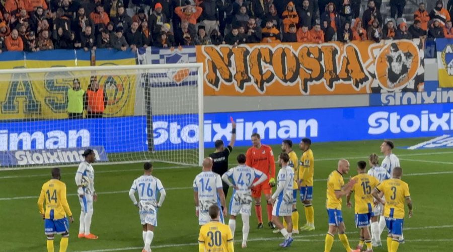 Κίτρινη, on field review… κόκκινη (vid)