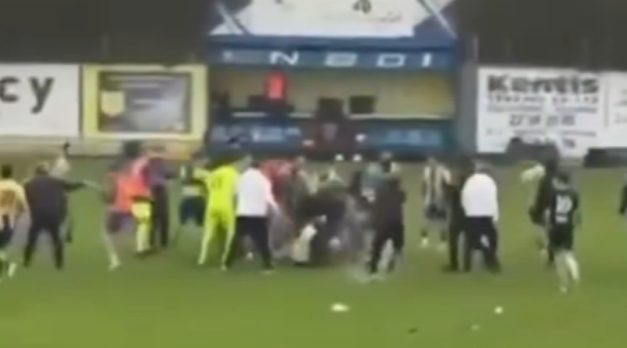 Έπεσε ξύλο σε αγώνα Γ' Κατηγορίας στην Κύπρο (vid)