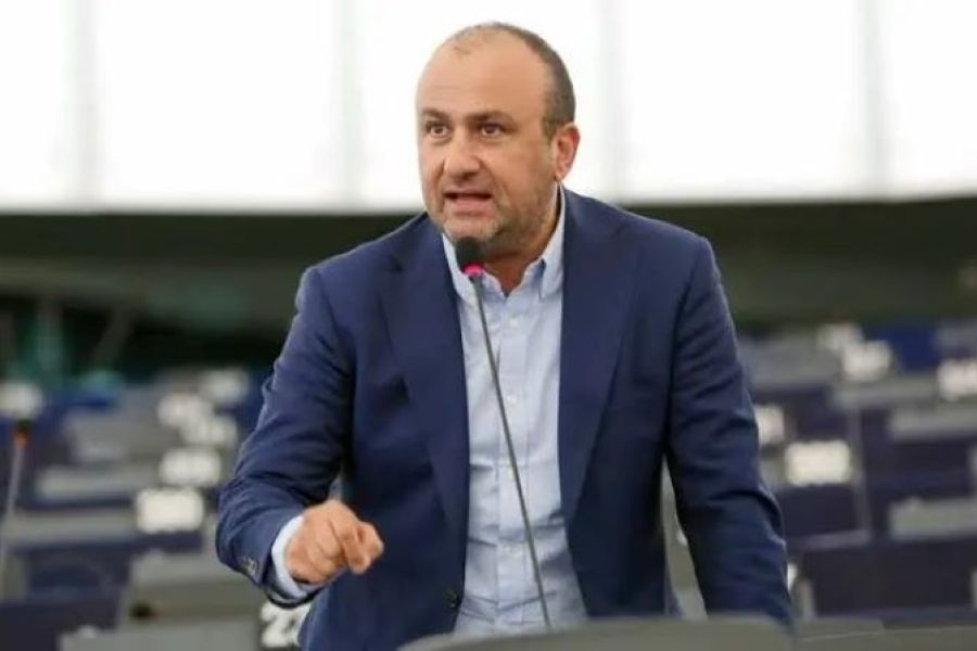 &Sigma;&tau;&iota;&sigmaf; &Beta;&omicron;&upsilon;&lambda;&epsilon;&upsilon;&tau;&iota;&kappa;έ&sigmaf; &mu;&epsilon; &tau;&omicron; &Alpha;&Lambda;&Mu;&Alpha; &omicron; &Delta;&eta;&mu;ή&tau;&rho;&eta;&sigmaf; &Pi;&alpha;&pi;&alpha;&delta;ά&kappa;&eta;&sigmaf;