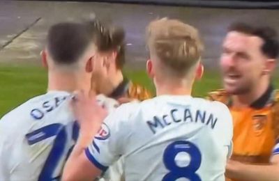 Προκάλεσε ξανά σάλο με κουτουλιά σε αντίπαλο (vid)