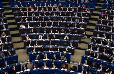 Στο ψήφισμα καλείται η Πρόεδρος του Ευρωπαϊκού Κοινοβουλίου να λάβει αυτή την γνωμοδότηση από το Δικαστήριο της ΕΕ