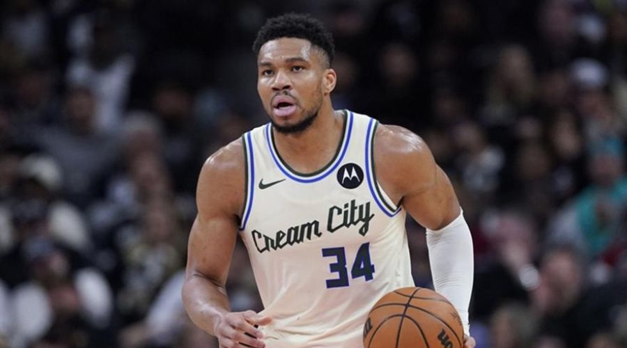 Αντετοκούνμπο κατά συμπαικτών: «Όλοι παίζουν για τον εαυτό τους» (vid)