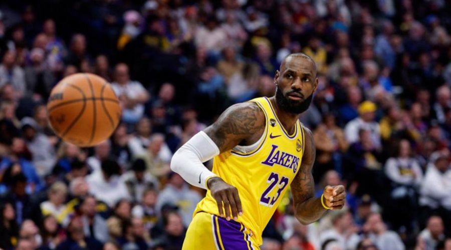 Η απάντηση Λεμπρόν για Τζίνι Μπας: «Δεν με νοιάζουν αυτές οι μ@@@@ιες»