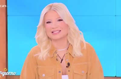 Η παρουσιάστρια δεν εμφανίστηκε στην έναρξη της εκπομπής της και η εξήγηση που έδωσε λίγο αργότερα συγκίνησε τους συνεργάτες της. Τι συνέβη στο καμαρίνι;