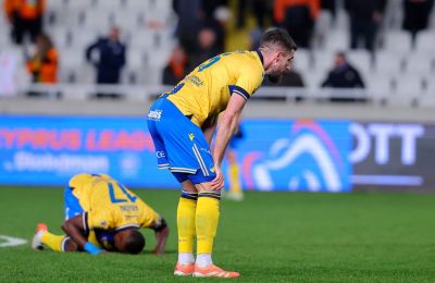 ΑΠΟΕΛ: Αποδοκιμασίες, σκυμμένα κεφάλια, προβληματισμός  