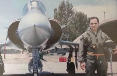 Νικόλαος Παρούσης. Οι κάτοικοι του Ωρωπού τον αποκάλεσαν «ο άγγελος που προστάτεψε τα παιδιά μας». Η Πολεμική Αεροπορία τον τίμησε μετά θάνατον με το Μετάλλιο Εξόχου Πράξεως