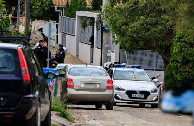 46χρονος στη Γλυφάδα σκότωσε το πρωί τον πατέρα του με μαχαίρι και έβαλε το πτώμα σε πορτ μπαγκάζ