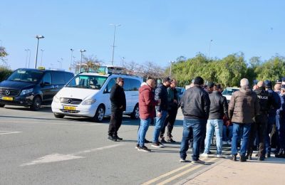 Αναβολή της αυριανής απεργίας των οδηγών ταξί