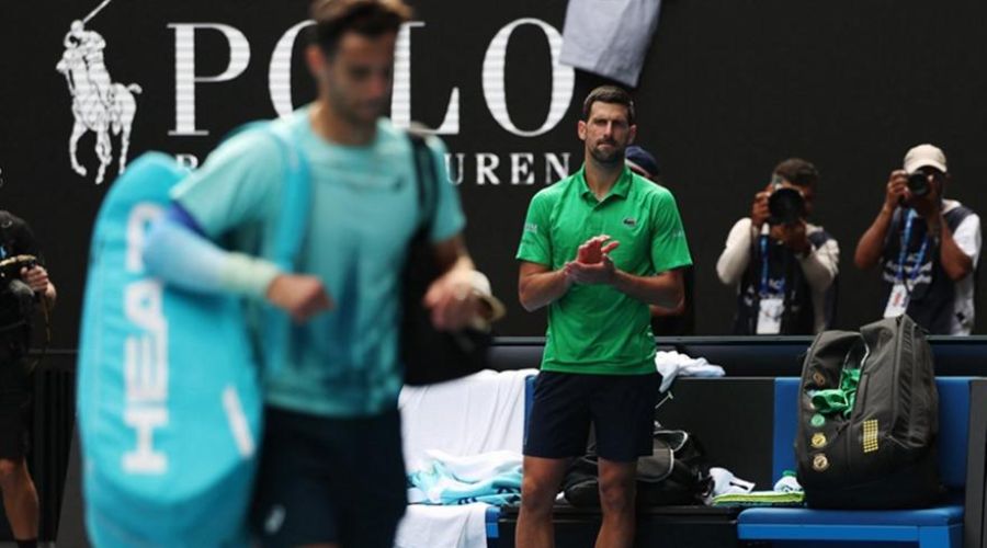 Εγκατέλειψε ο Μουζέτι και πέρασε αν και έχανε με 2-0 ο Τζόκοβιτς