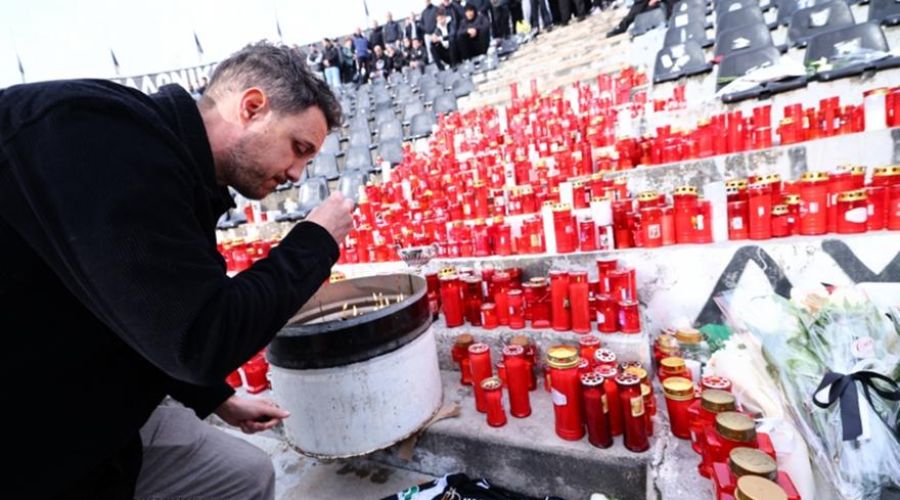 Άφησαν λουλούδια στη μνήμη των αδικοχαμένων φίλων του ΠΑΟΚ