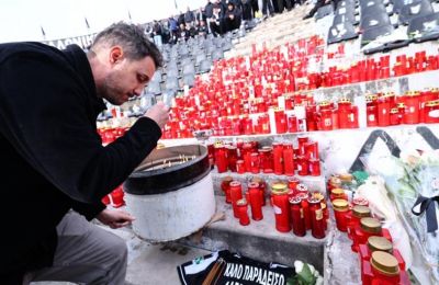 Άφησαν λουλούδια στη μνήμη των αδικοχαμένων φίλων του ΠΑΟΚ