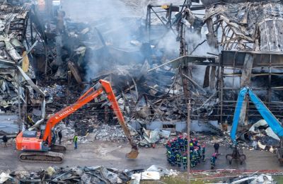 Διαπιστώθηκε σημαντική διαφυγή προπανίου, μέσω του εδάφους, που συγκρατήθηκε σε υπόγειο χώρο και κατόπιν σπινθηρισμού από ηλεκτρομηχανολογικό εξοπλισμό, οδήγησε σε έκρηξη