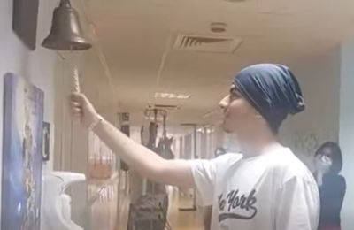 Δίνοντας μαθήματα ζωής και αποτελώντας πηγή δύναμης για όσους άλλους παλεύουν για τη ζωή, ο Παύλος κτύπησε το καμπανάκι της νίκης