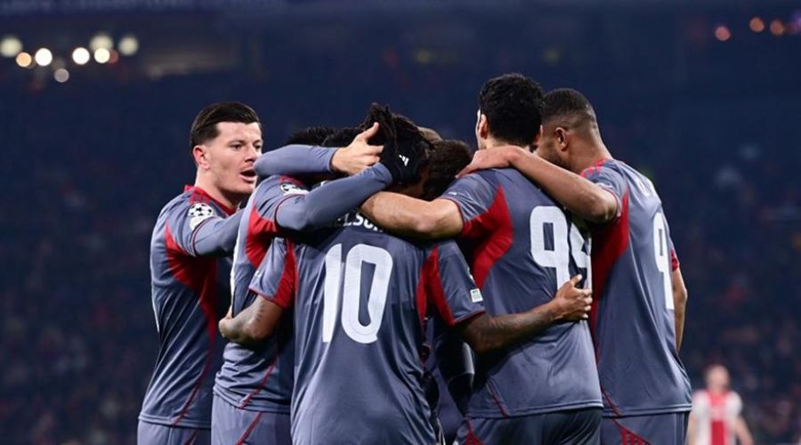 Θρυλική πρόκριση του Ολυμπιακού μέσα στο Άμστερνταμ!