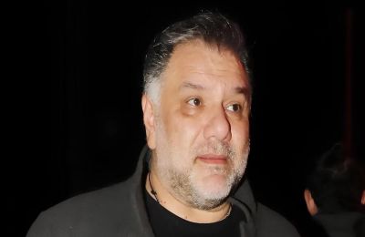 Πολύ δύσκολες στιγμές βιώνει ο Γρηγόρης Αρναούτογλου, καθώς έφυγε από τη ζωή η πολυαγαπημένη του μητέρα, Κική