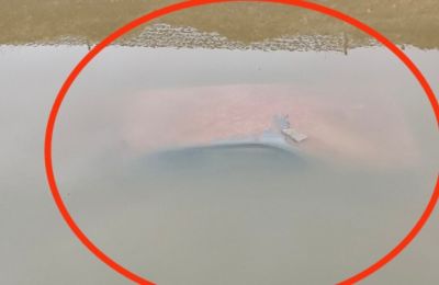 Βυθισμένο αυτοκίνητο σε ρέμα στην Αθήνα μετά την κακοκαιρία-ΒΙΝΤΕΟ