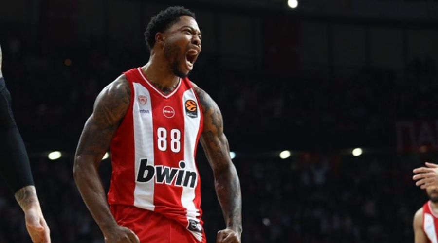 Αγριεμένος Ολυμπιακός γονάτισε την Μπάρτσα μέσα στο ΣΕΦ