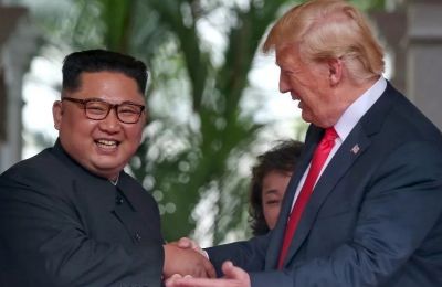 Η συνομιλία έχει καταγραφεί στα κρυφά, από ανοιχτό μικρόφωνο