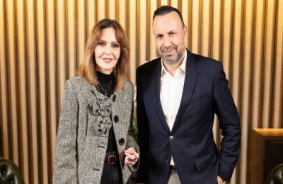 Μια από τις τελευταίες μεγάλες σταρ της ελληνικής τηλεόρασης, του θεάτρου και του κινηματογράφου, έρχεται «ΤΕΤ-Α-ΤΕΤ στον ALPHA Κύπρου»