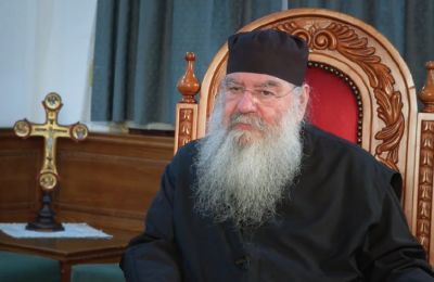 Πότε πρέπει να σταυρώνεις τα παιδιά σου ή το νερό που θα πιουν