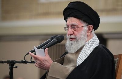 Χαμενεΐ: Μια αμερικανική επίθεση θα πυροδοτούσε περιφερειακό πόλεμο