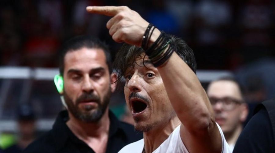 «Είστε ξεφτιλισμένοι, πρέπει να παραιτηθείτε όλοι»!